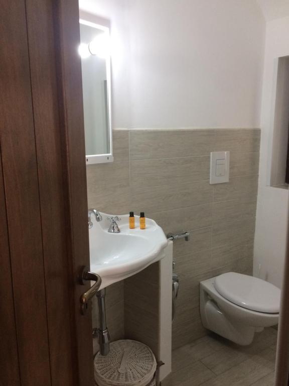 A bathroom at Trulli Family - Trulli&Cummerse