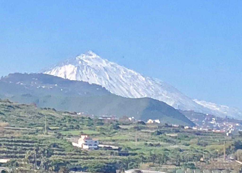 A general mountain view or a mountain view taken from Az apartmant