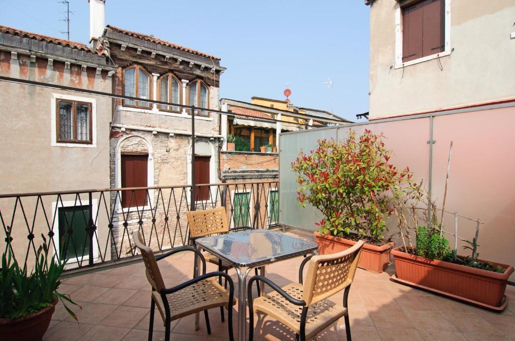 Hotel La Fenice et Des Artistes - Resim 16