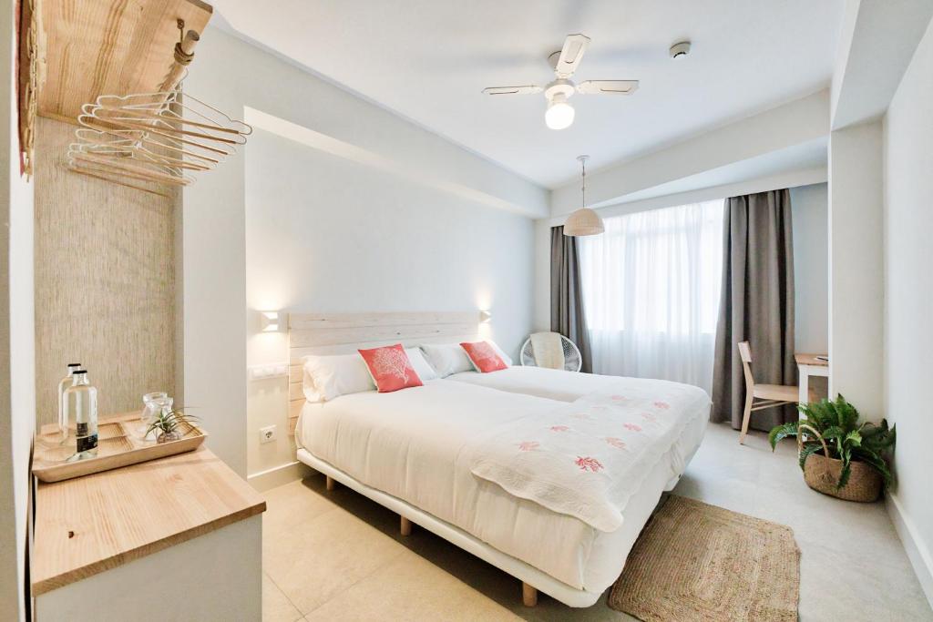 Postel nebo postele na pokoji v ubytování Maresía Canteras Urban Hotel
