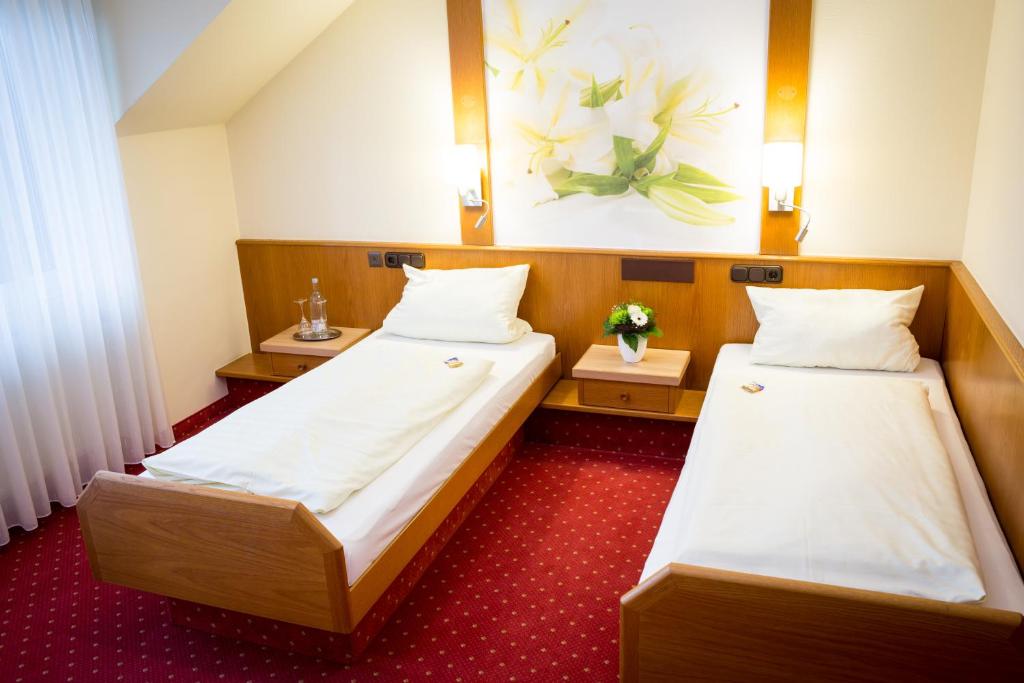 Postel nebo postele na pokoji v ubytování Gasthof-Hotel Harth