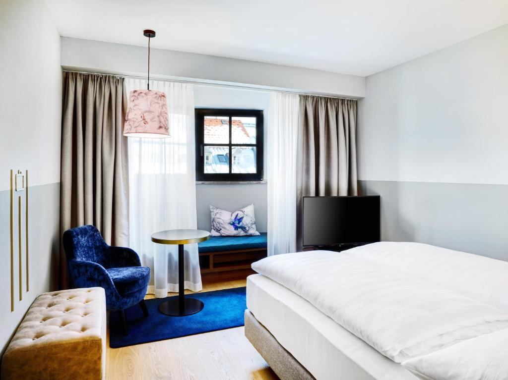 
Double Room with City View
