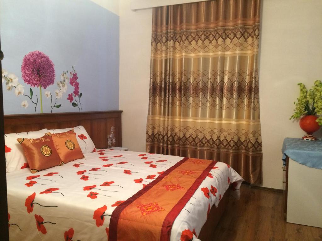 Postel nebo postele na pokoji v ubytování Blue Rose Apartman