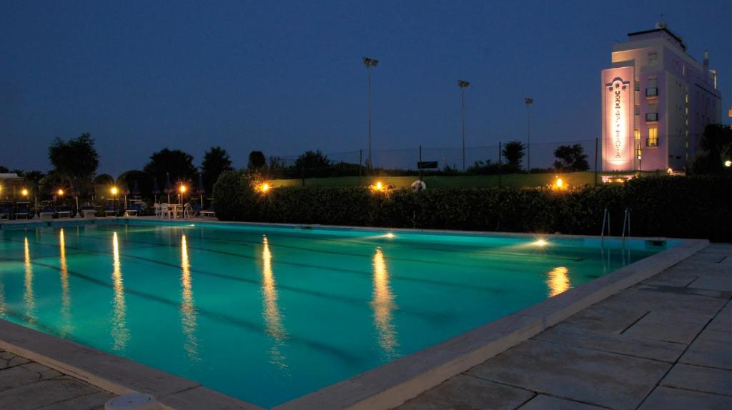 Bazén v ubytování Hotel Baya - in centro, sul mare nebo v jeho okolí