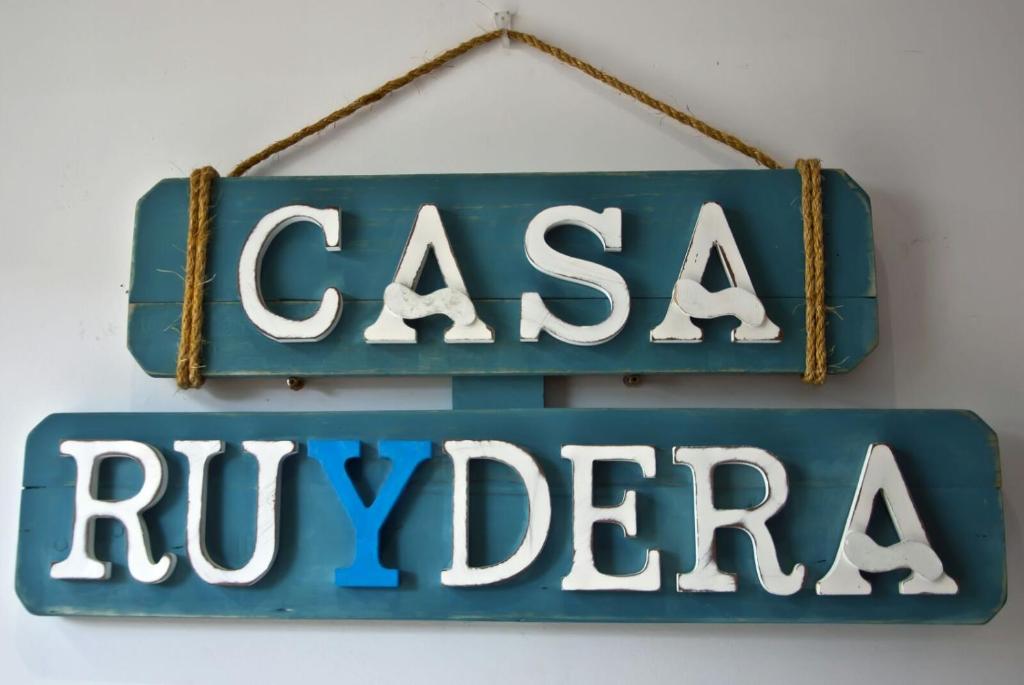 ルイデラにあるCasa Ruyderaの壁掛けの青白二面