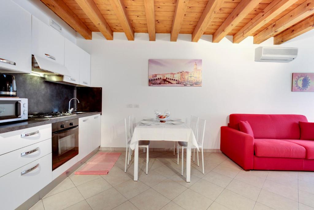Little canal 8 - Departamento