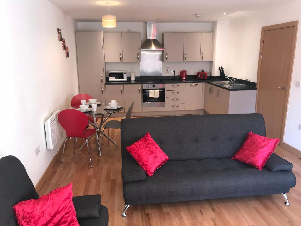 Jo Cherrydown - Lovely City Centre Serviced Flat