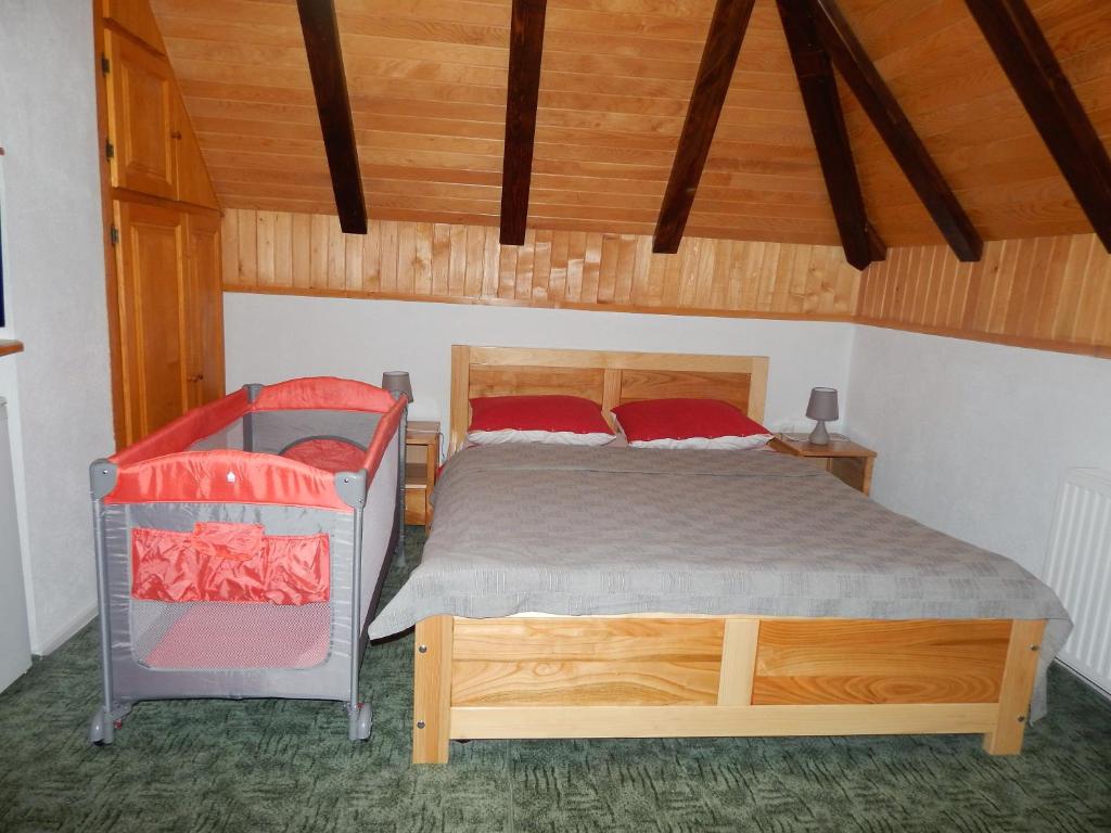 Postel nebo postele na pokoji v ubytování Apartmani Smreka Vlašić
