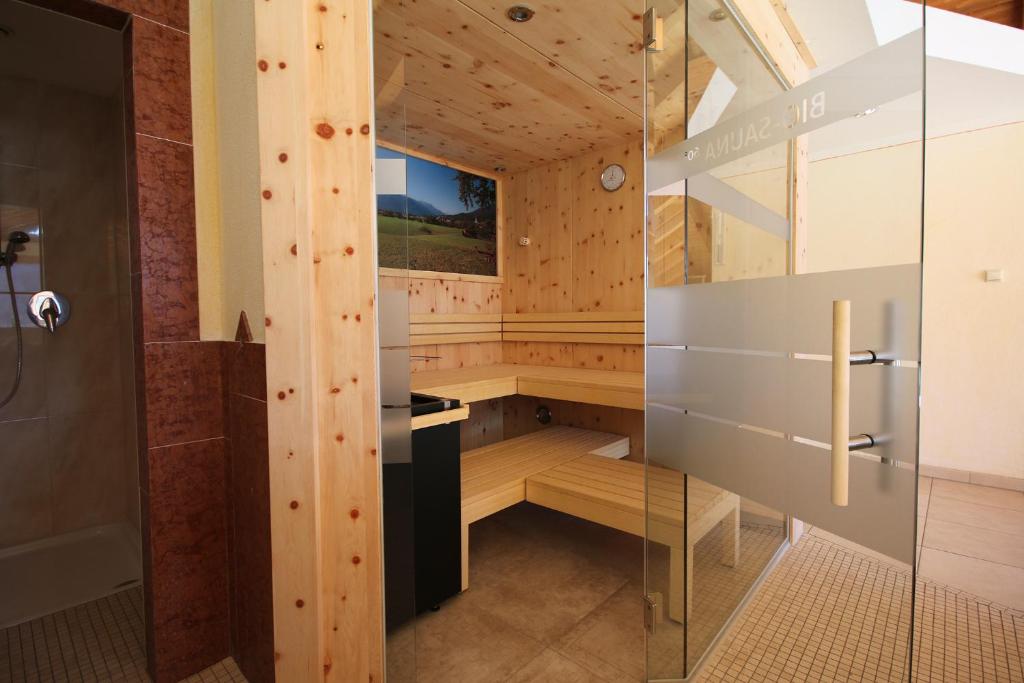 Poschodová posteľ alebo postele v izbe v ubytovaní Hotel Gasthof Neuner