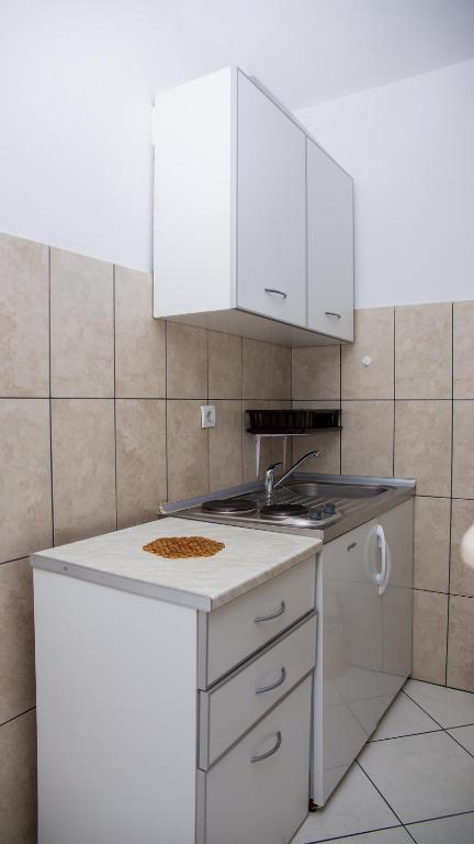 Kuchyň nebo kuchyňský kout v ubytování Villa Perla