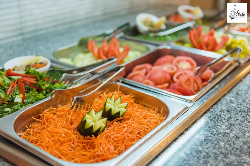 ホテルの敷地内または近くでの食事または食べ物