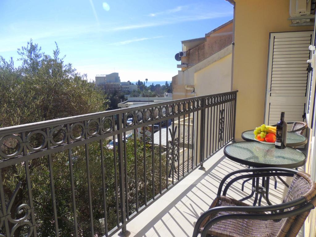 a balcony with a table with a bowl of fruit on it at Guest House Jelena in Budva