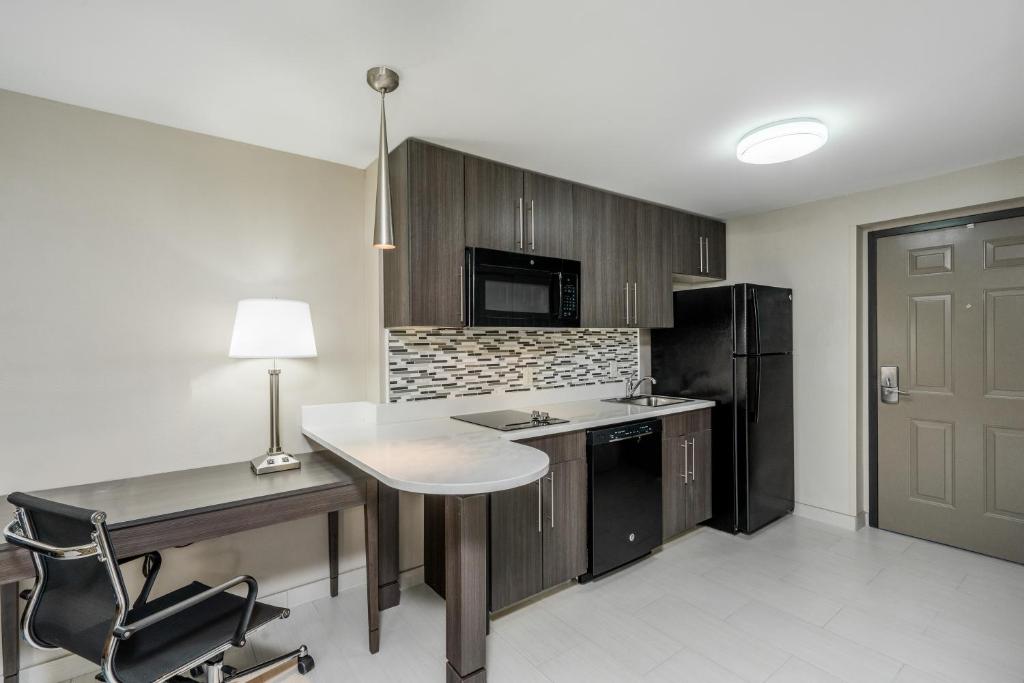 Baymont by Wyndham Clarksville - 1 Cama King, Eficiencia, Para No Fumadores