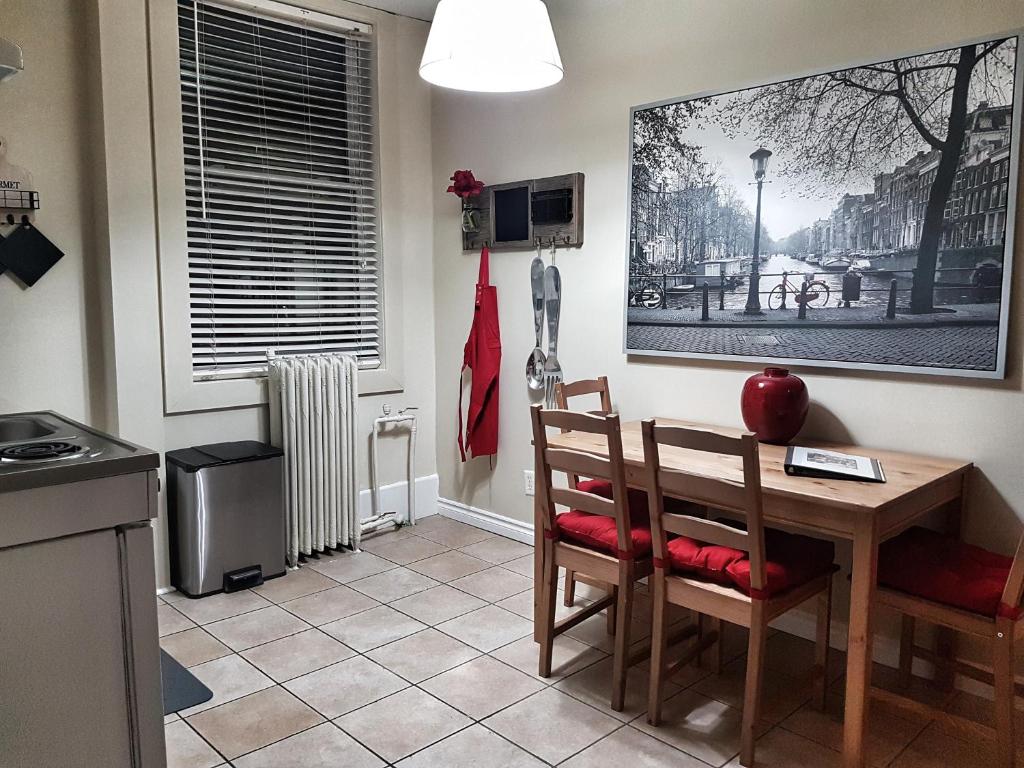 a kitchen with a table and chairs in a room at Cozy 2-Bedroom Apartment #25 by Amazing Property Rentals in Gatineau