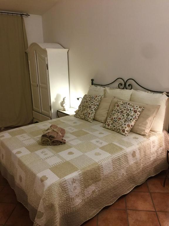 A bed or beds in a room at Podere Casa Bianca
