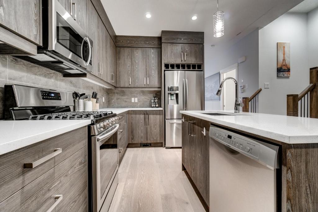 Three-Bedroom House with Walk-in Closet #29 Sunalta Downtown - Housity