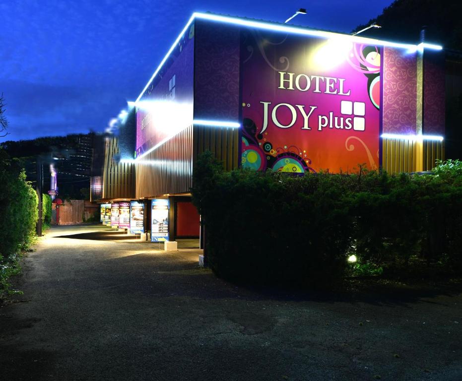 Načrt razporeditve prostorov v nastanitvi Hotel Joyplus (Love Hotel)