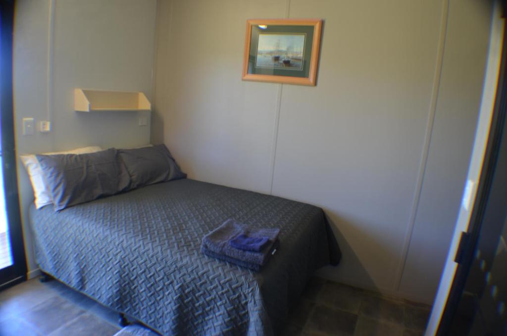 Postel nebo postele na pokoji v ubytování Wondai Accommodation Units And Villas