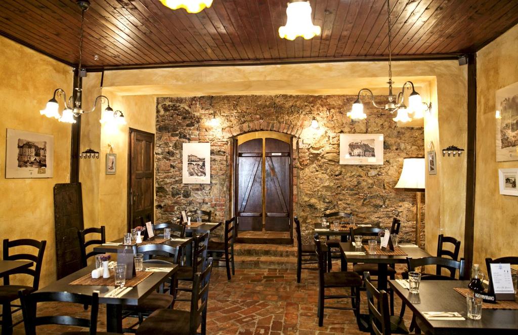 Restaurace v ubytování Apartments Hiša Pod Gradom