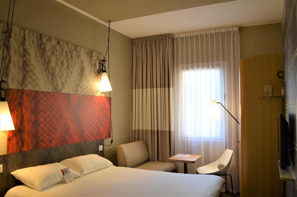 Postel nebo postele na pokoji v ubytování ibis Honfleur