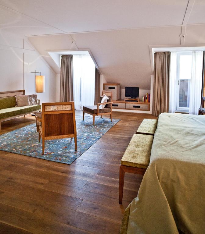 TV a/nebo společenská místnost v ubytování Louis Hotel