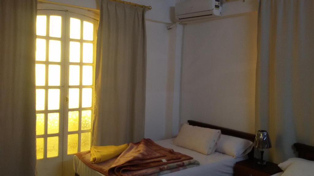 Postel nebo postele na pokoji v ubytování Fayed Armed Forces Hotel