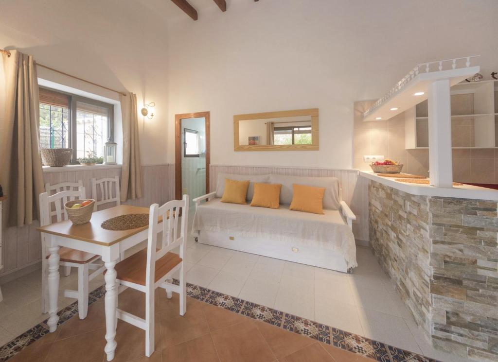 A seating area at Viviendas Los Olivos - Formentera Break