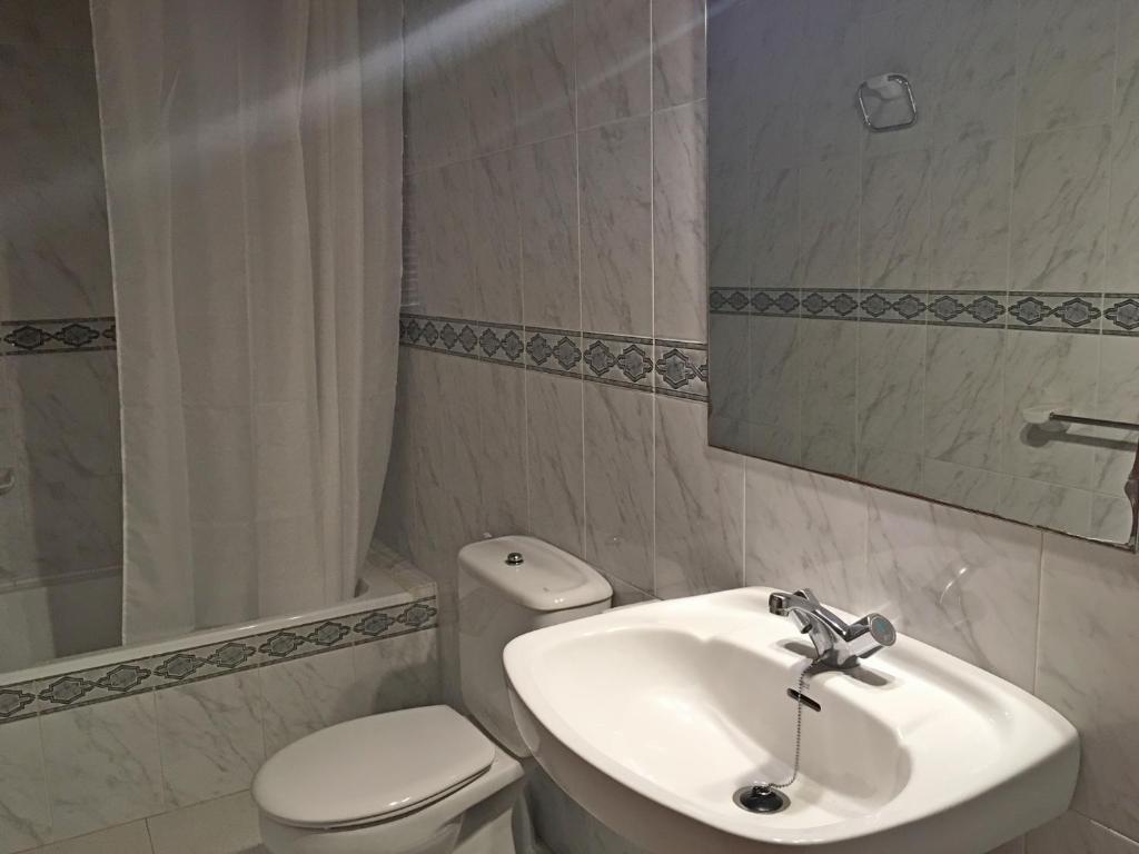 A bathroom at Viviendas Los Olivos - Formentera Break