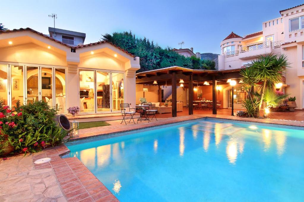 The swimming pool at or close to Oasis Pool House by GHH