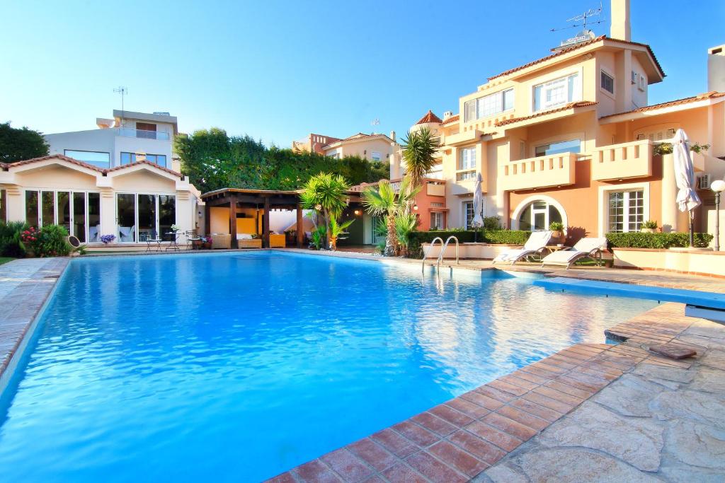 The swimming pool at or close to Oasis Pool House by GHH