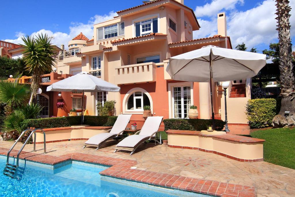 The swimming pool at or close to Oasis Pool House by GHH