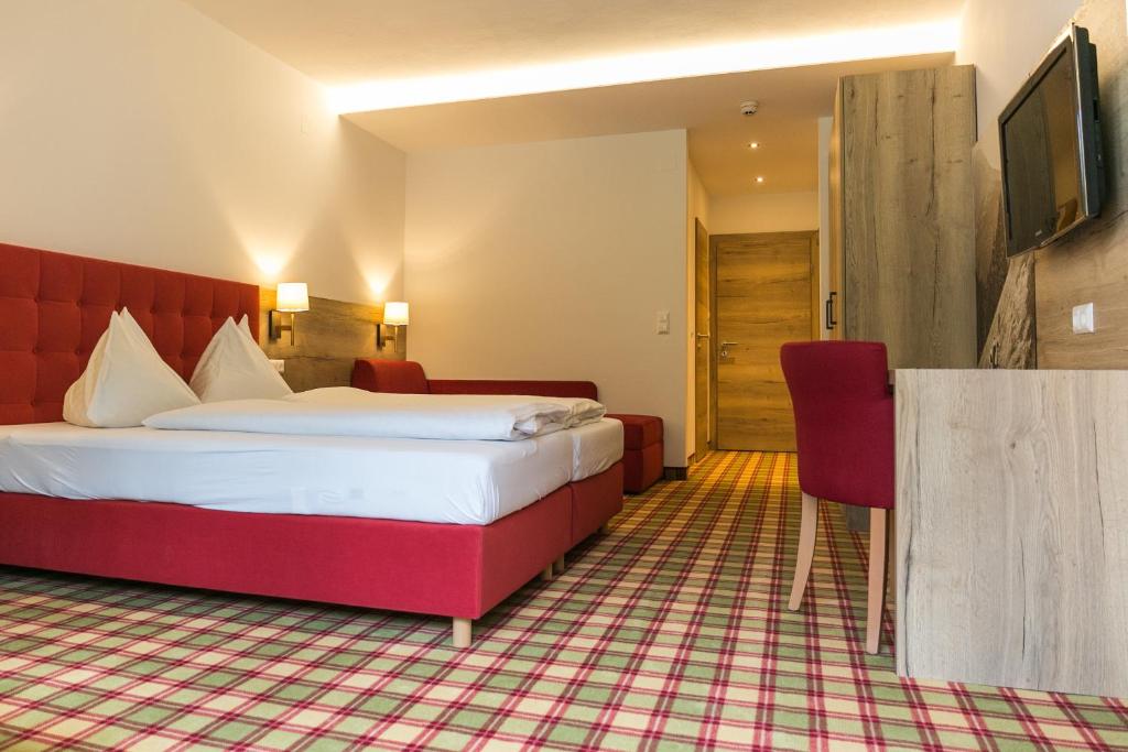Postel nebo postele na pokoji v ubytování Familiengut Hotel Burgstaller