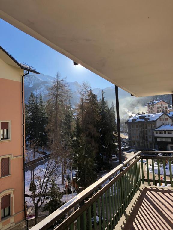 A bright central flat at Limone Piemonte tesisinde bir balkon veya teras