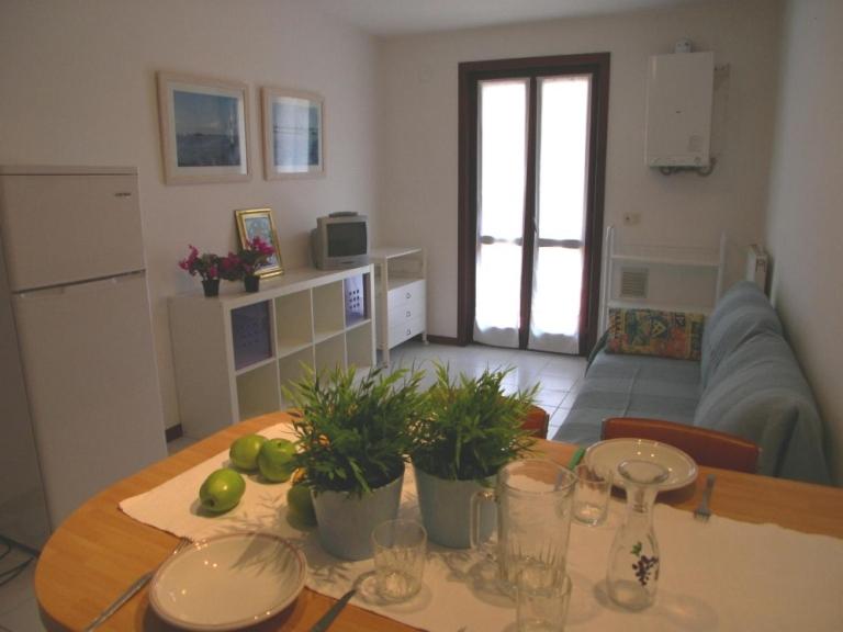 a living room with a table with plants on it at Villa Gradenigo in Grado