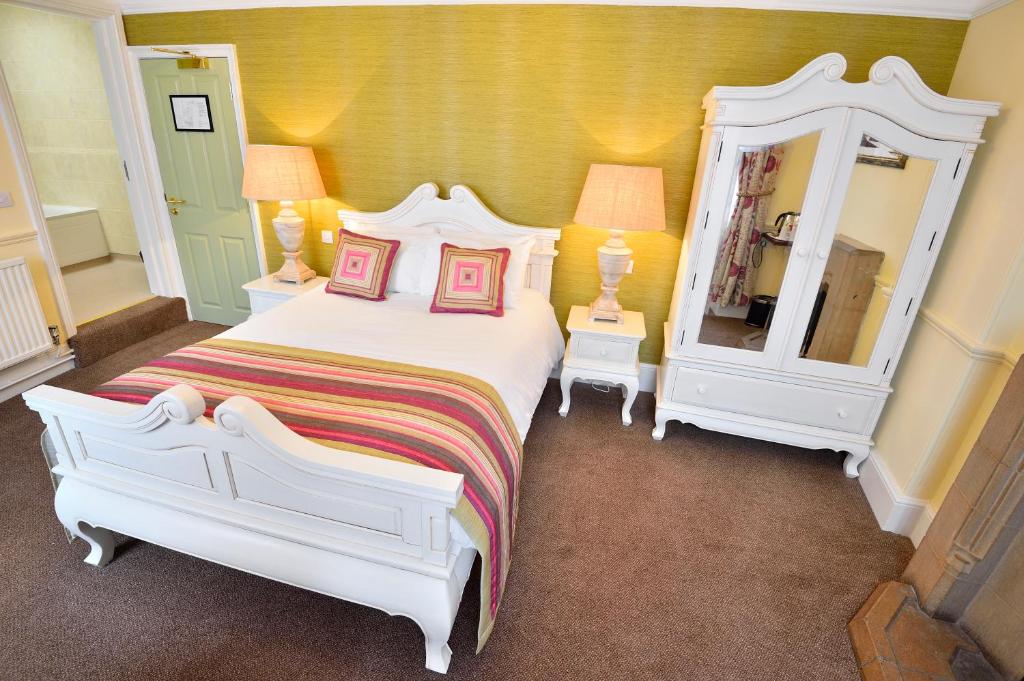The George Hotel - King Room