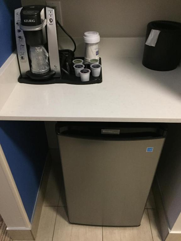 Holiday Inn Express & Suites Victoria-Colwood by IHG