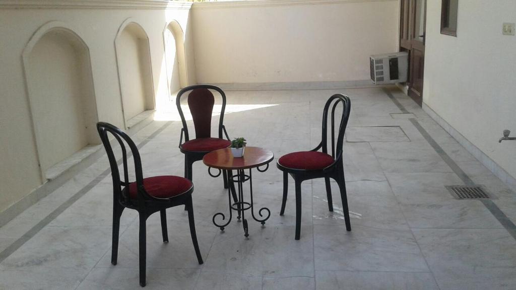 Posezení v ubytování Pamposh Guest House, Gurgaon