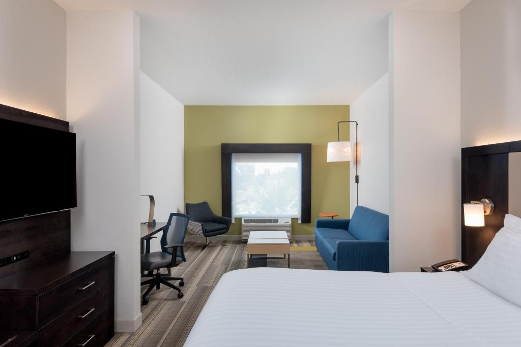 Holiday Inn Express & Suites Lakeland South by IHG photo