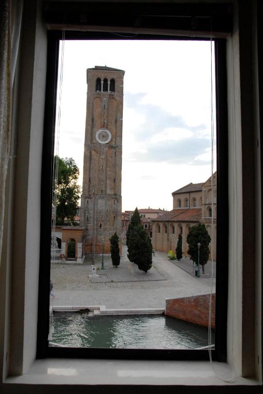 Fotografie z fotogalerie ubytování DUOMO Murano Apartment with Canal view v destinaci Murano