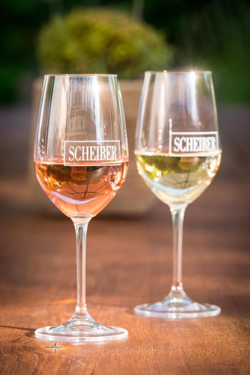 SCHEIBER Wein & Gästehaus italokat is kínál