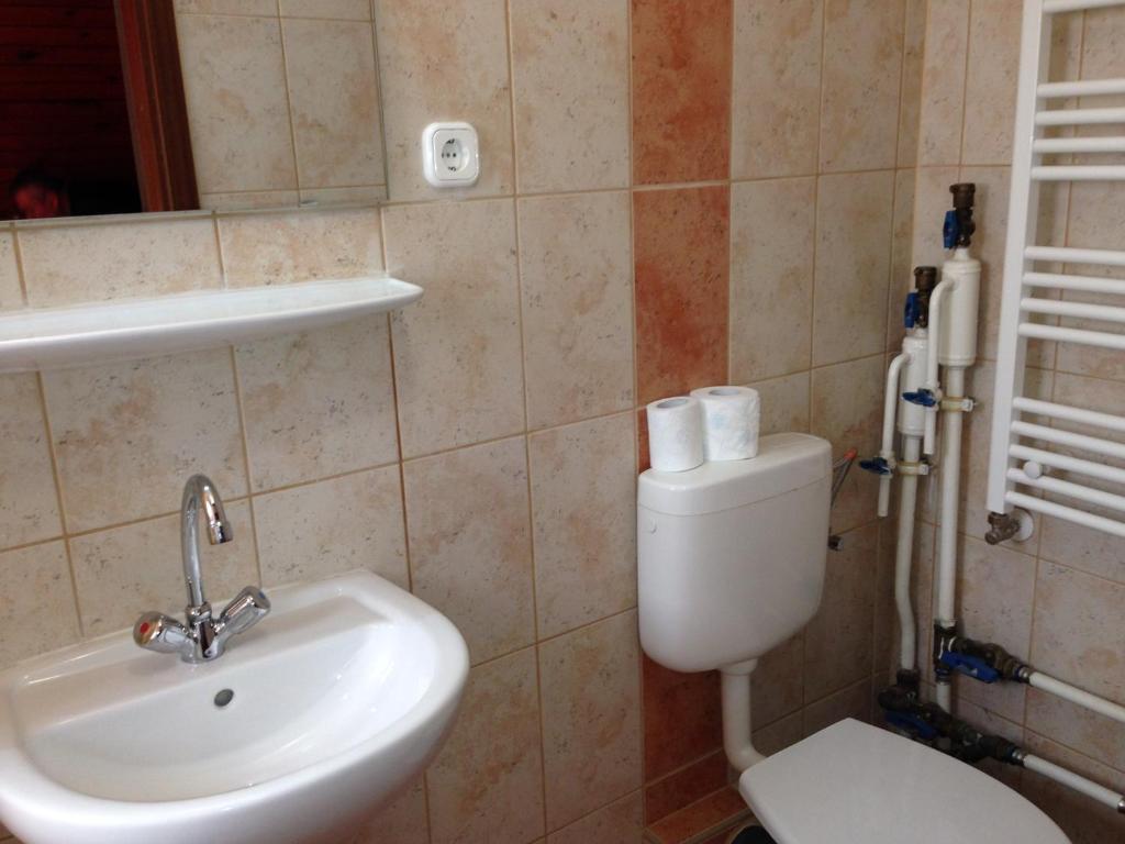 A bathroom at Kálvin Vendégszobák