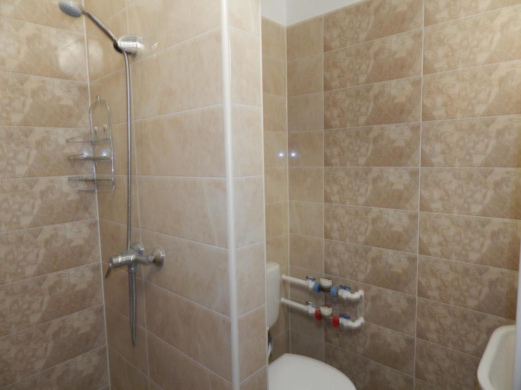 A bathroom at Kálvin Vendégszobák
