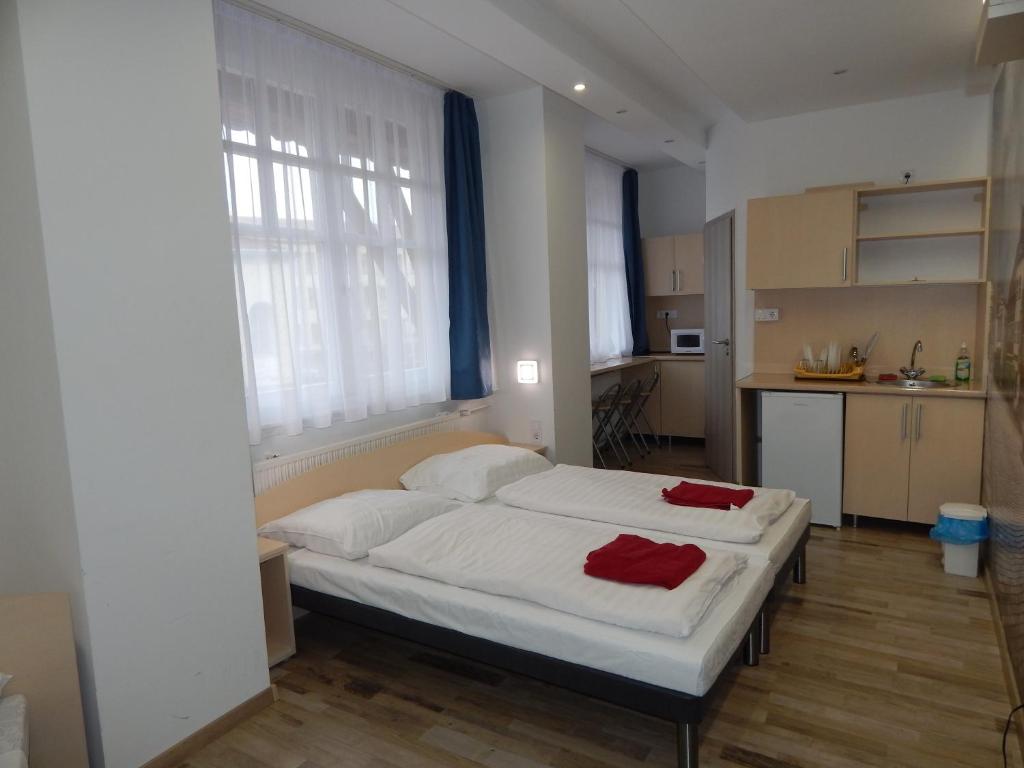 A bed or beds in a room at Kálvin Vendégszobák