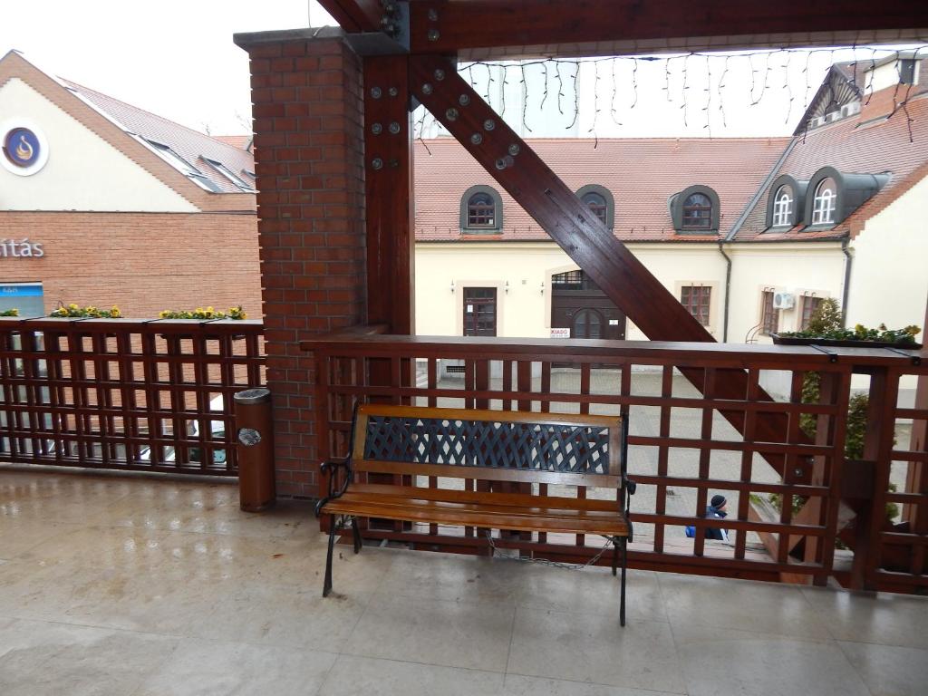A balcony or terrace at Kálvin Vendégszobák