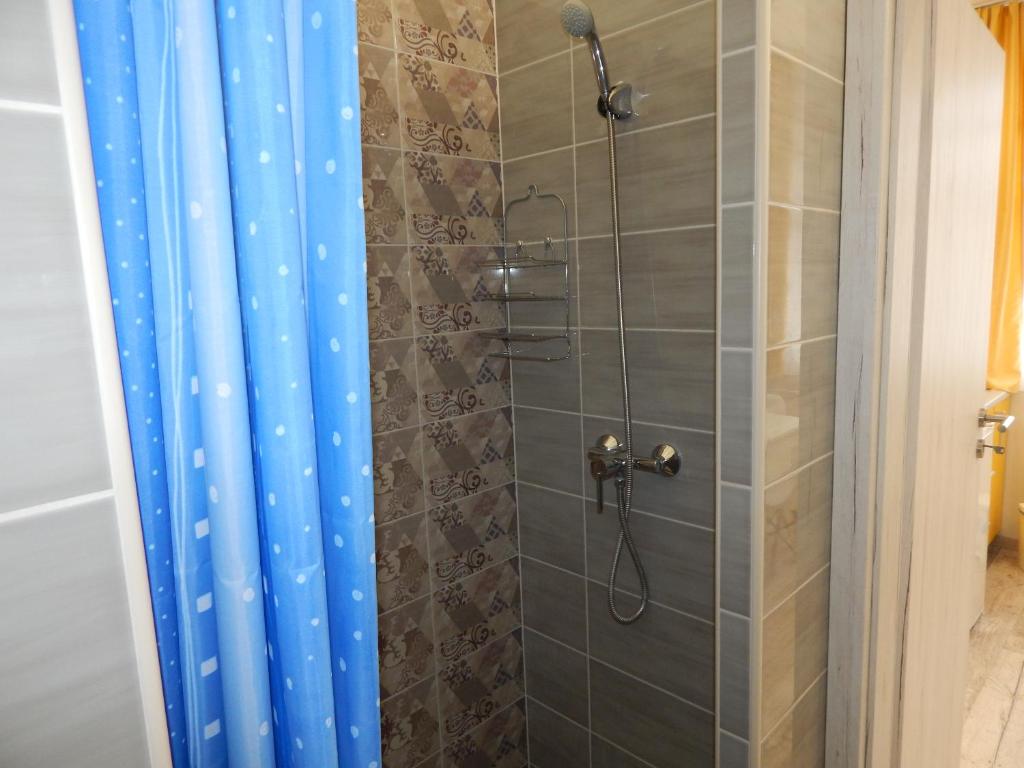 A bathroom at Kálvin Vendégszobák