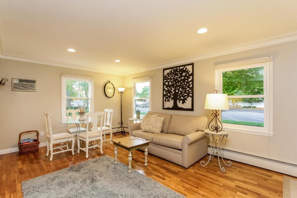 Water Street Retreat, Saugatuck (updated prices 2024)