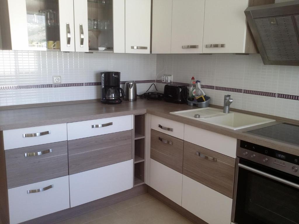 Kuchnia lub aneks kuchenny w obiekcie Ferienwohnung Tropical