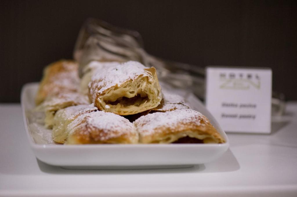 Garni Hotel Zen free parking