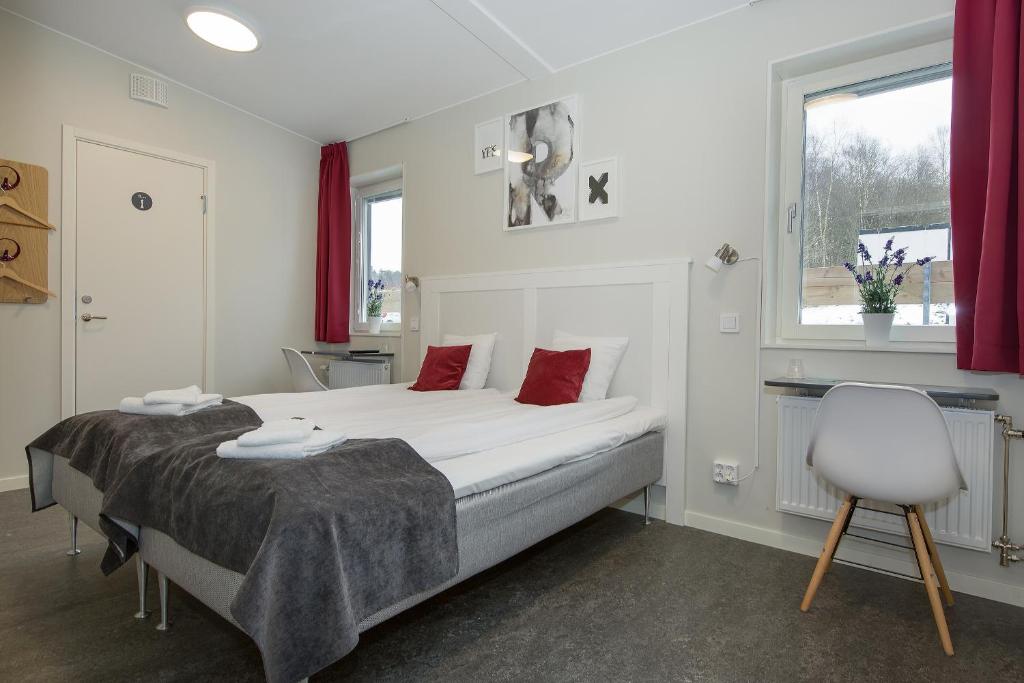 Postel nebo postele na pokoji v ubytování Hotell Eken Mölndal