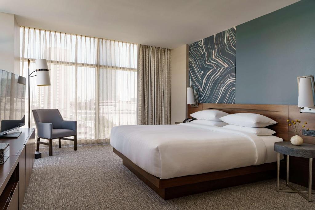 Hyatt Regency Houston Galleria – Beautiful Luxury Hotel Near the Galleria  Mall